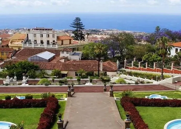 Tenerife بيت شباب