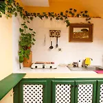 Tenerife بيت شباب *