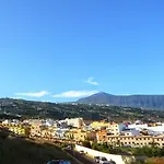 Tenerife بيت شباب *